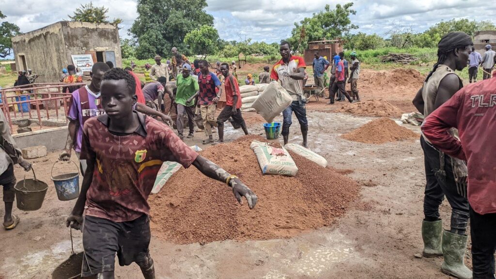 buildOn and EAC partnered with the people of Banankoro to build a brand new school.