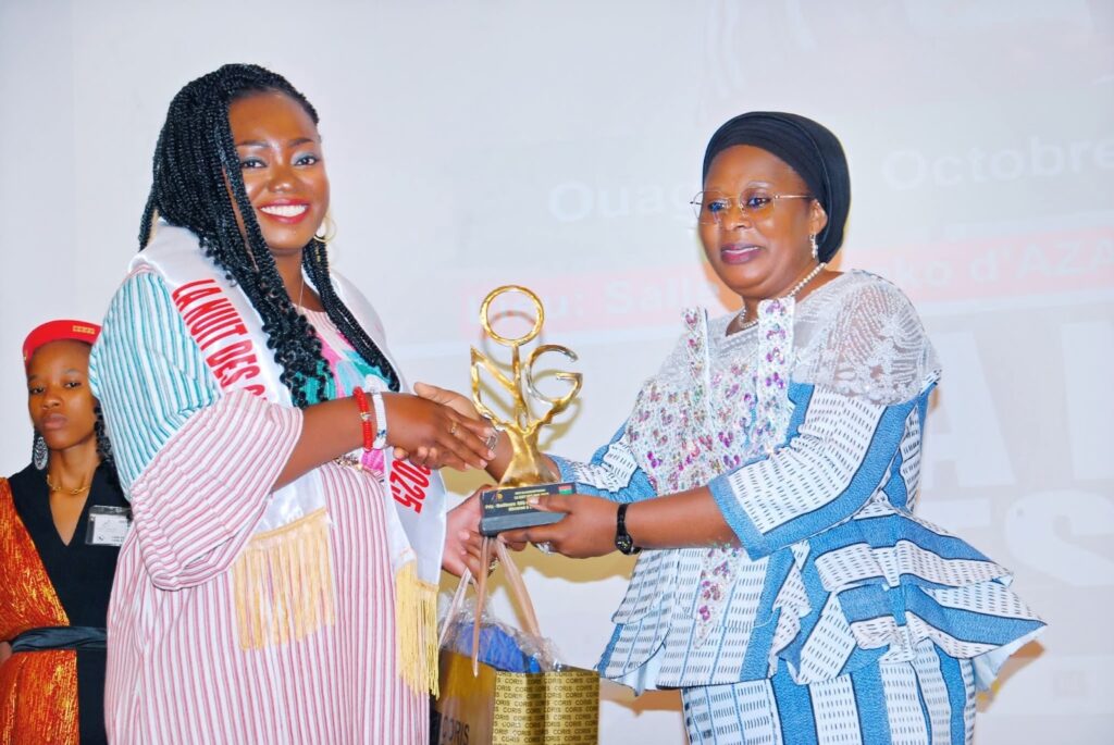 Country Director Jocelyne Tenkouano accepts the Best NGO in the Education Sector award at the 2025 NGOs Night in Burkina Faso. 