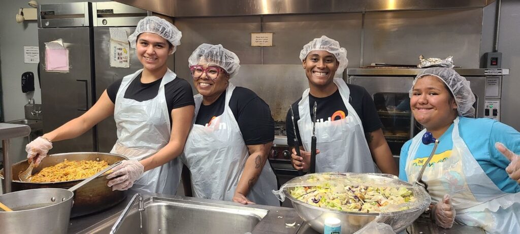 buildOn in Chicago students serve hot meals at Breakthrough Men’s Shelter.