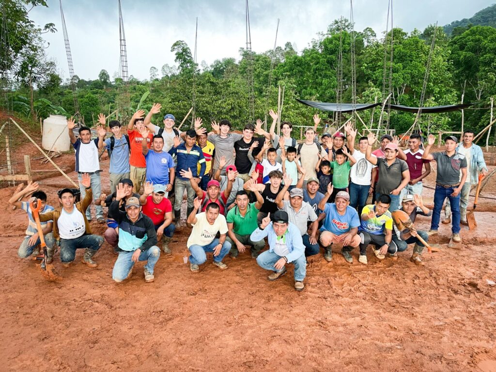 The people of Cerro Alto opened their doors to the Questers team and worked side-by-side with them to build their new school.