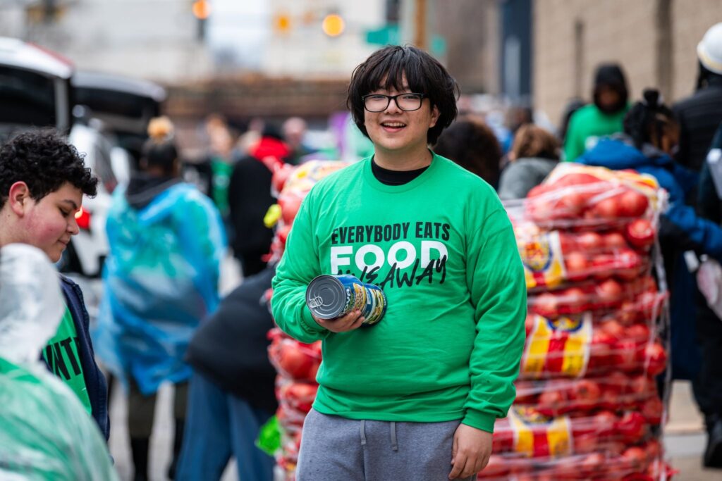 buildOn in Chicago students hand out food at Project Hood’s Everybody Eats Giveaway.
