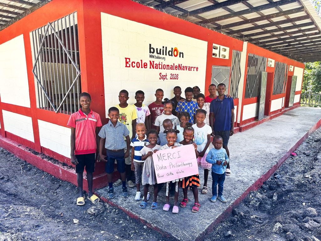 Students in front of Navarre’s new school. It is a source of collective pride!
